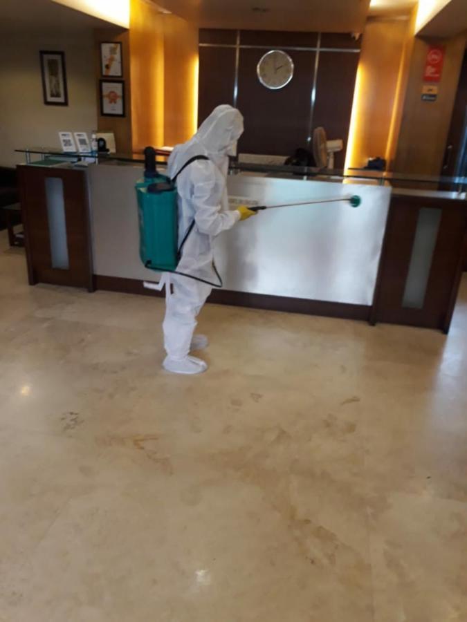 Lucky Hotel Goregaon Мумбаи Экстерьер фото