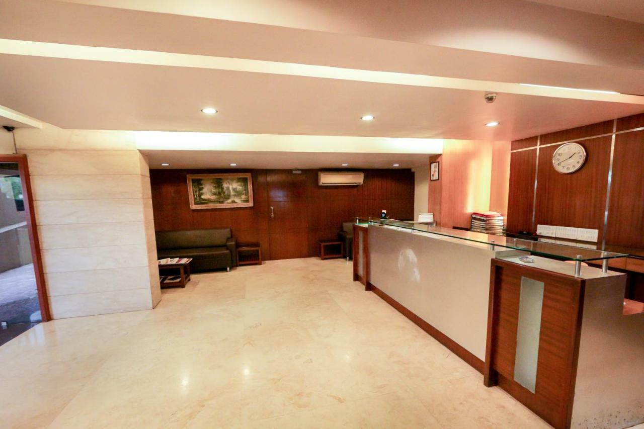 Lucky Hotel Goregaon Мумбаи Экстерьер фото