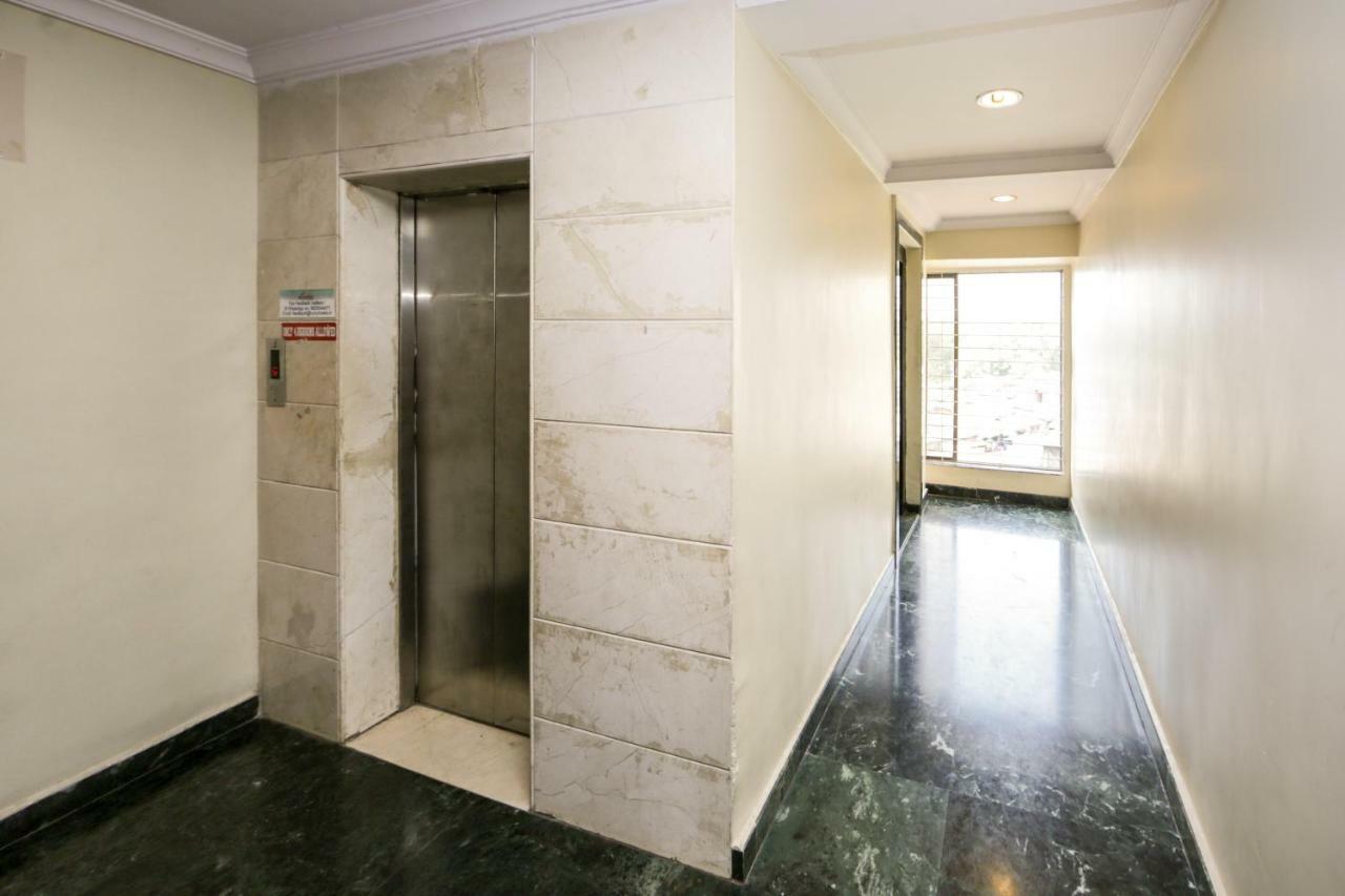 Lucky Hotel Goregaon Мумбаи Экстерьер фото