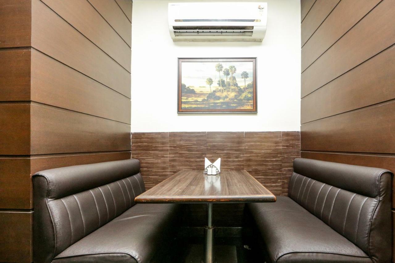 Lucky Hotel Goregaon Мумбаи Экстерьер фото