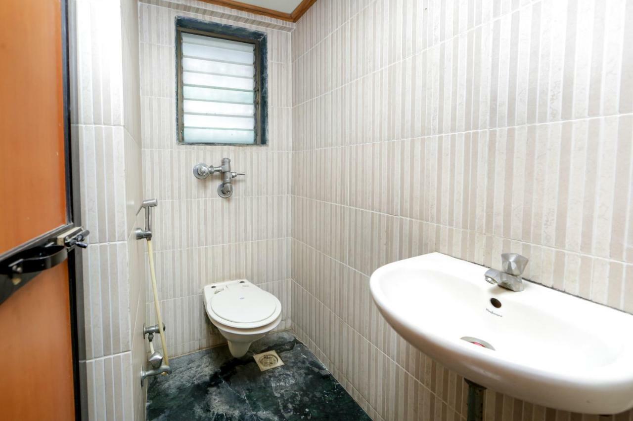 Lucky Hotel Goregaon Мумбаи Экстерьер фото