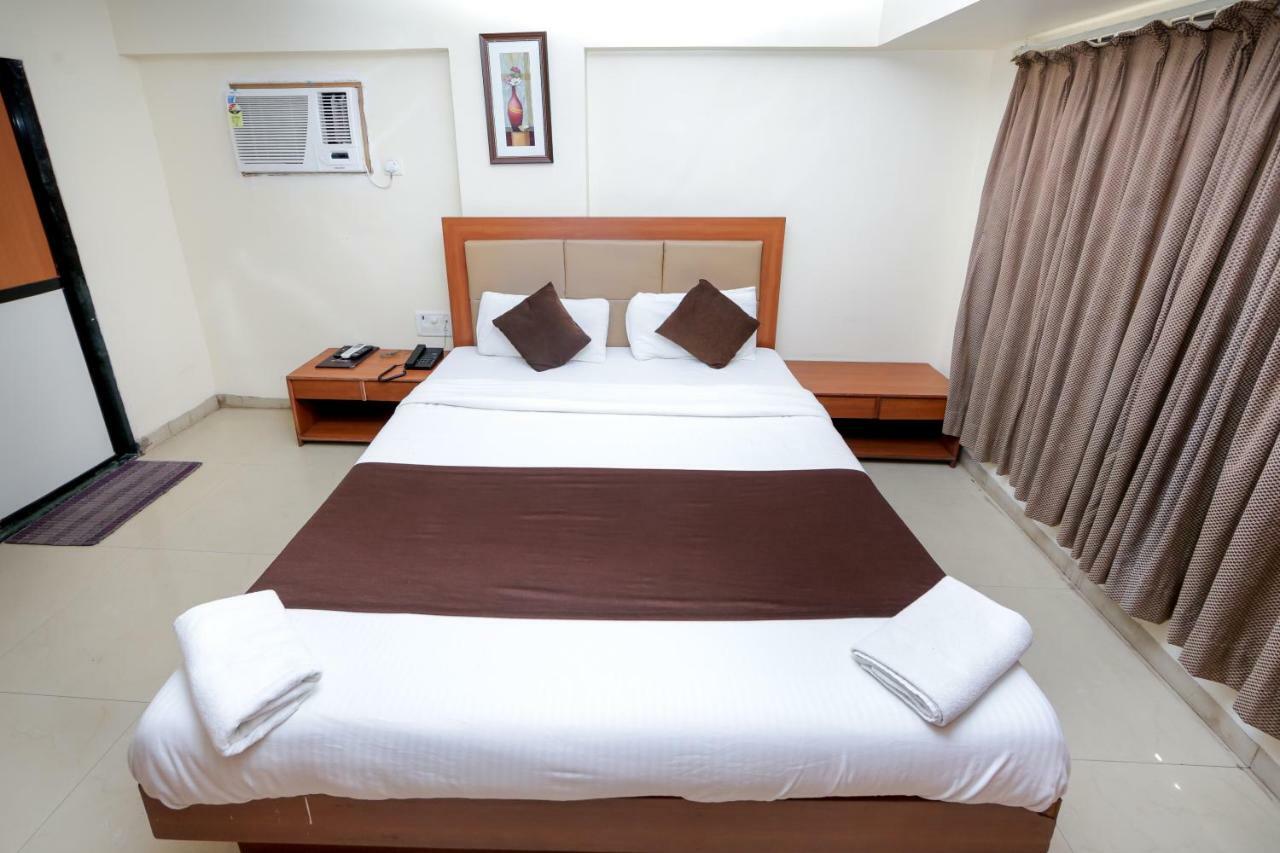 Lucky Hotel Goregaon Мумбаи Экстерьер фото