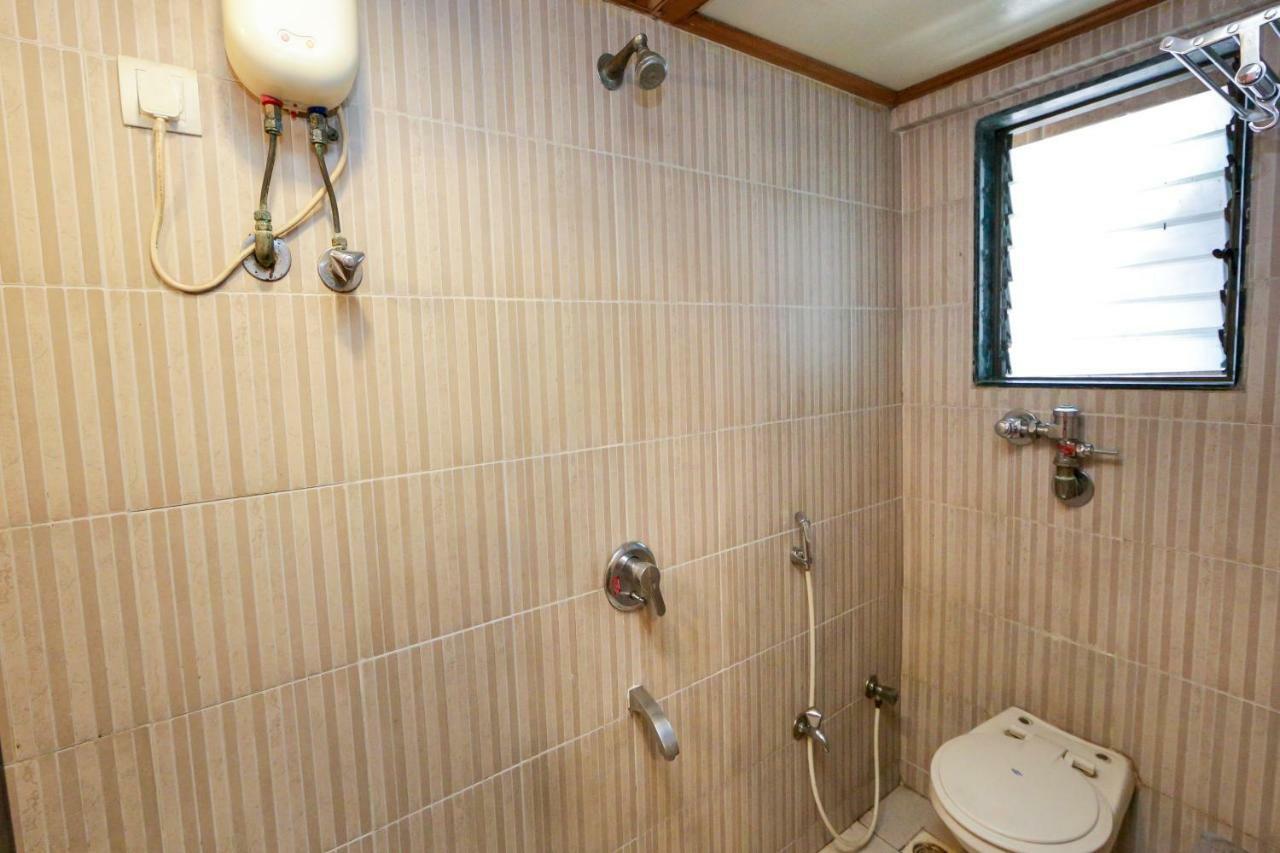 Lucky Hotel Goregaon Мумбаи Экстерьер фото