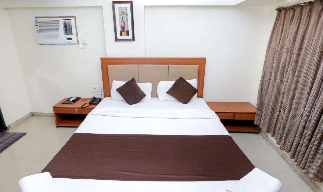 Lucky Hotel Goregaon Мумбаи Экстерьер фото