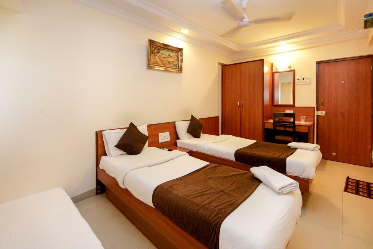 Lucky Hotel Goregaon Мумбаи Экстерьер фото