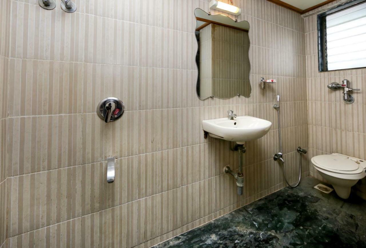 Lucky Hotel Goregaon Мумбаи Экстерьер фото
