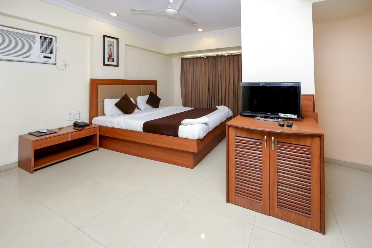Lucky Hotel Goregaon Мумбаи Экстерьер фото