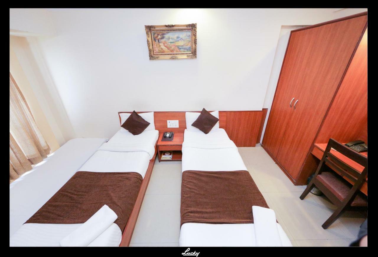Lucky Hotel Goregaon Мумбаи Экстерьер фото