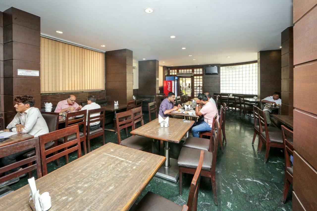 Lucky Hotel Goregaon Мумбаи Экстерьер фото