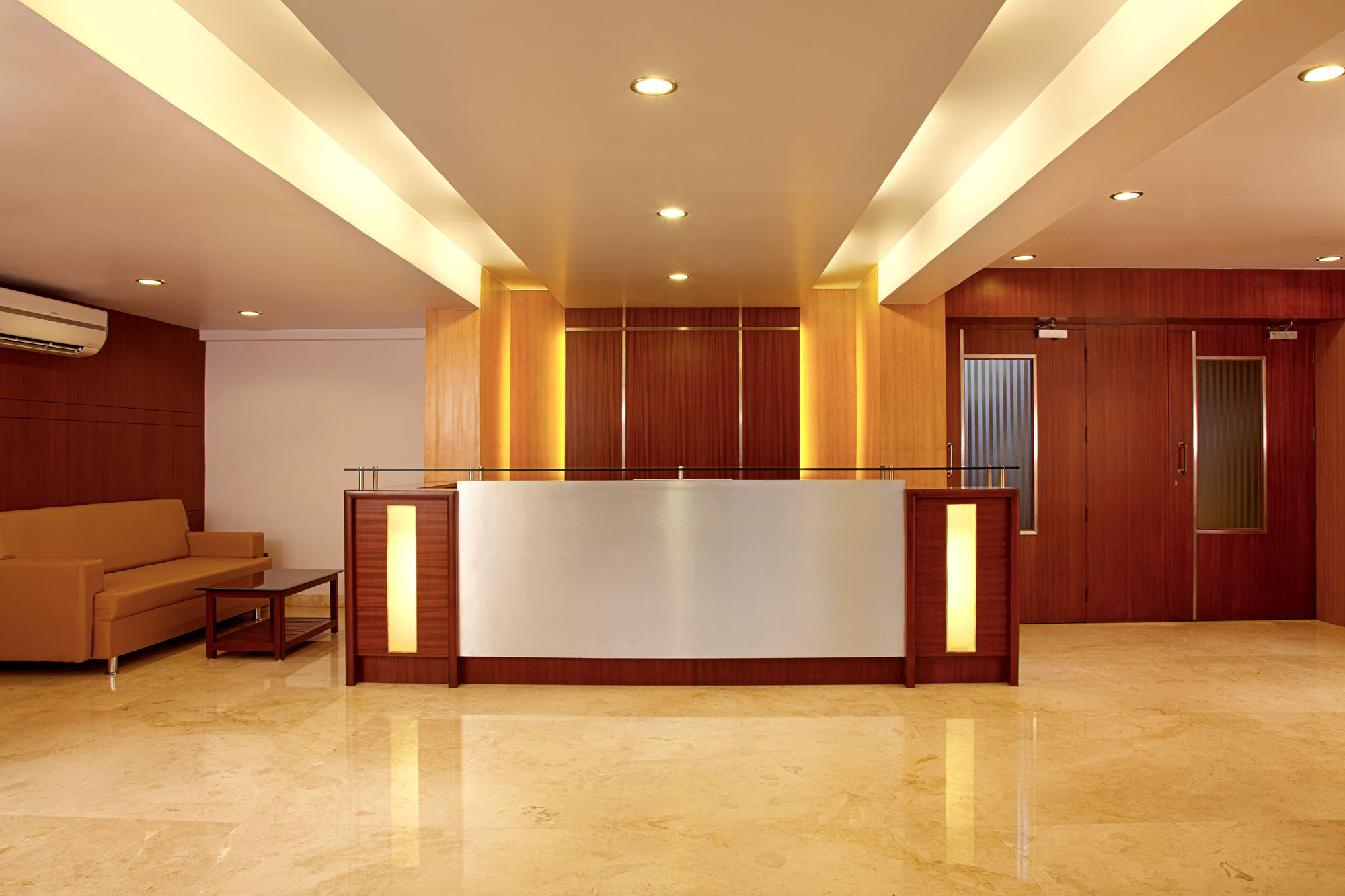 Lucky Hotel Goregaon Мумбаи Экстерьер фото