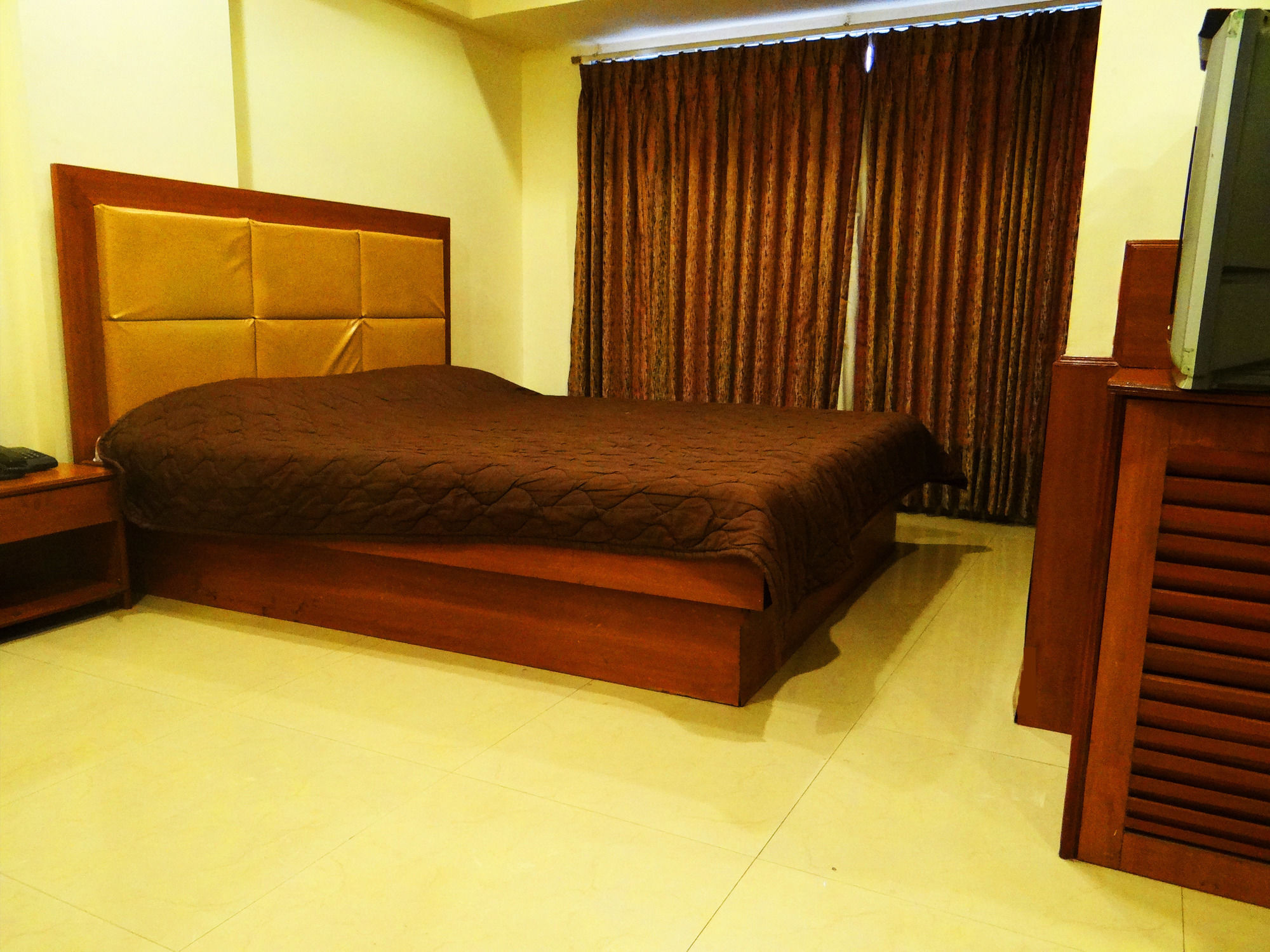 Lucky Hotel Goregaon Мумбаи Экстерьер фото