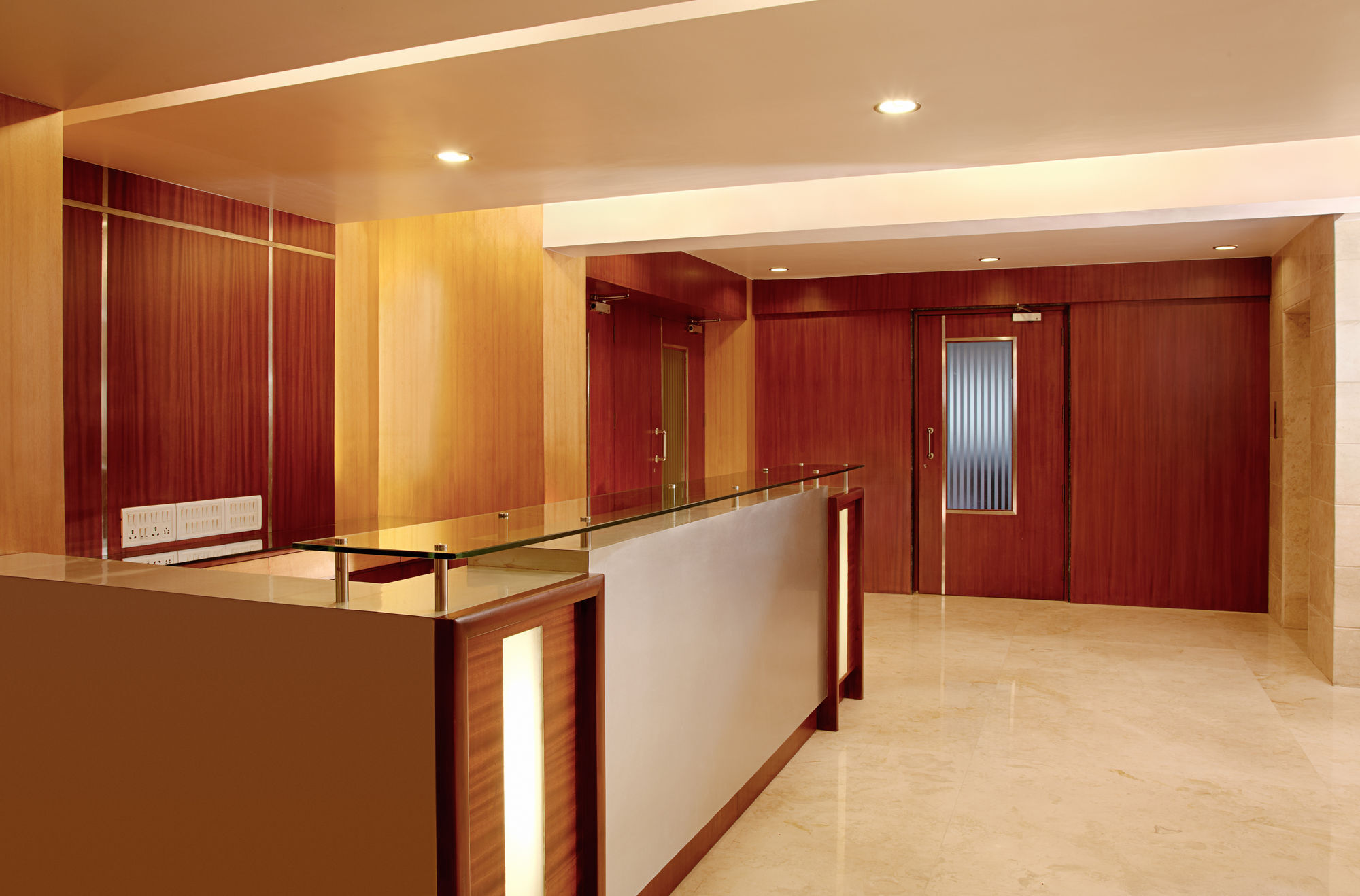 Lucky Hotel Goregaon Мумбаи Экстерьер фото