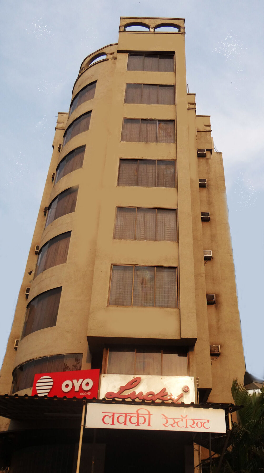 Lucky Hotel Goregaon Мумбаи Экстерьер фото